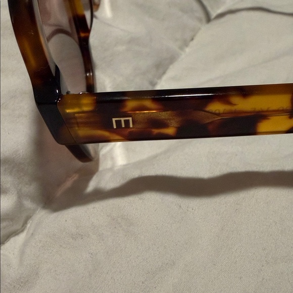 Tortoise Shell Sunglasses - Picture 5 of 6
